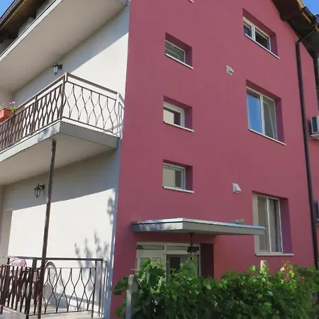 51 בית הארחה קרנבו