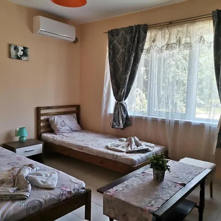 בית הארחה 51 3*